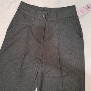 GRAY PINSTRIPE, size 2, brand wildl Table